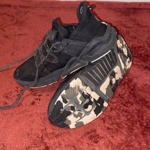 Fabletics Sneakers With Reflective Details In Black With Camo Soles